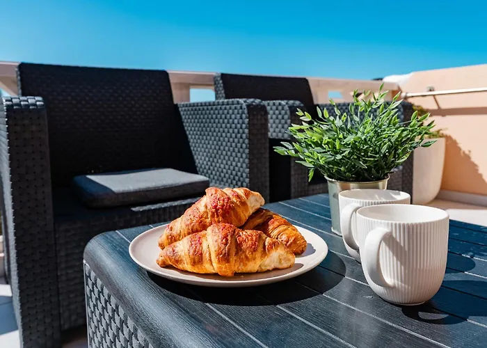 Passione Beautiful With Sea View אדחה